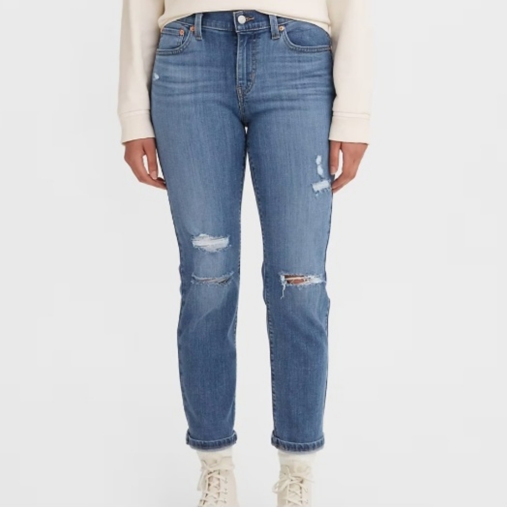 Brand New Levi's Boyfriend Jeans - Distressed Mid-Rise Size 32